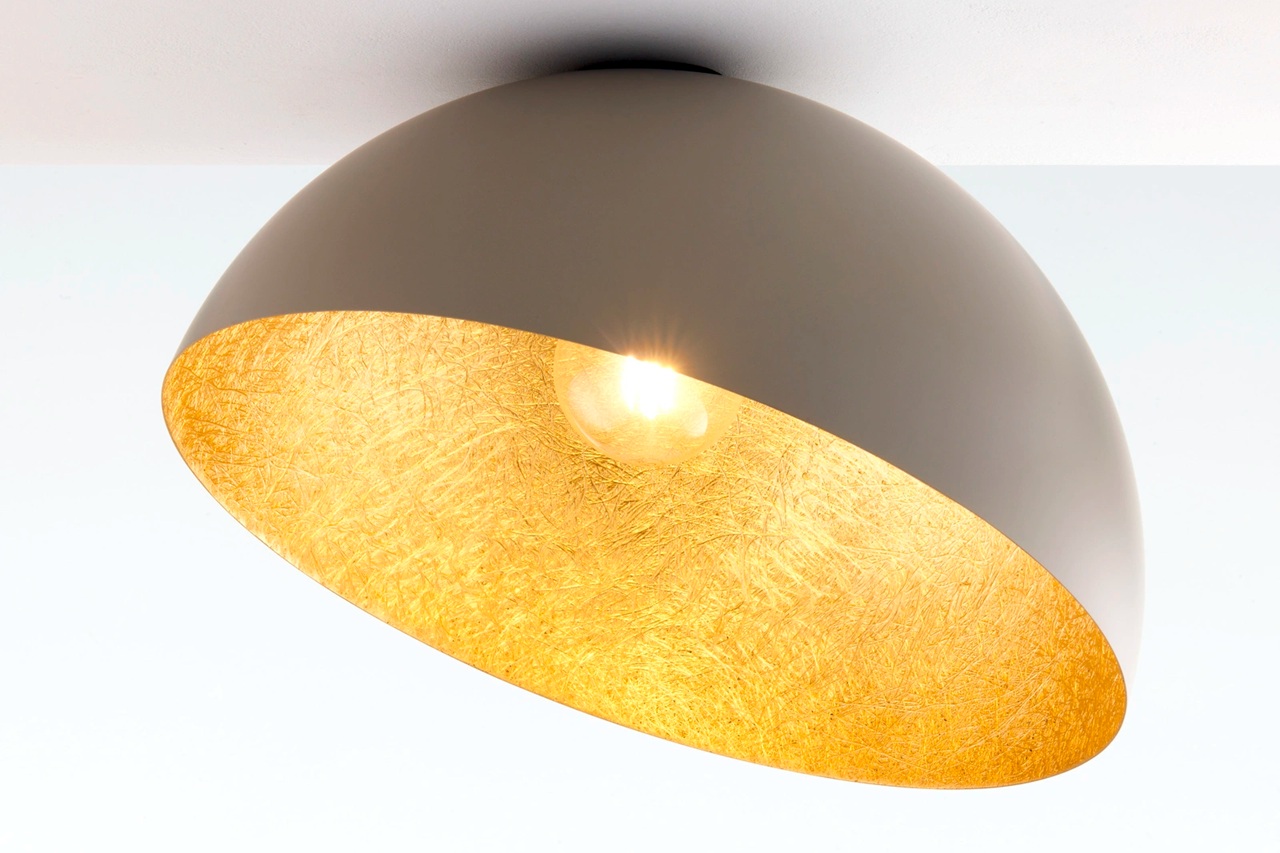 Lampa sufitowa Sfera  kopuła kolor taupe złoty środek, gładka powierzchnia.jpg