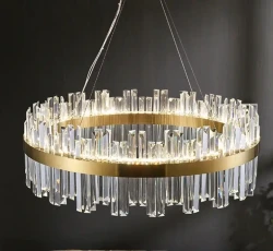 żyrandol kryształowy w kolorze złota, tasma LED Palace 80 do salonu.webp
