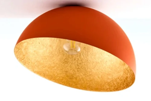 Plafon-Sfera-półkula-w-kolorze-ceglanym-ze-złotym-wnętrzem.webp
