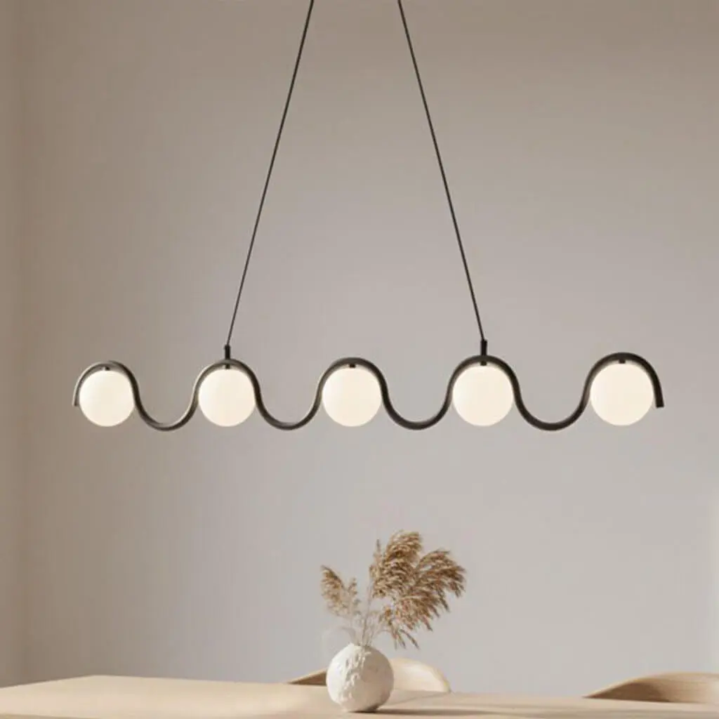 lampa-wisząca-Sinus-Black-nad-stół-110-cm-5-kloszy-mlecznych.webp