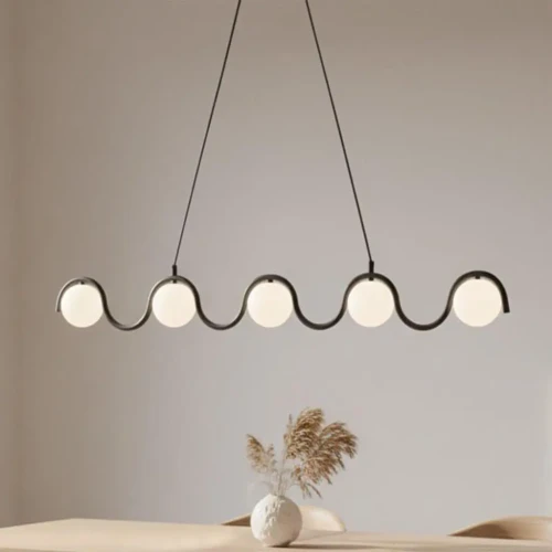 lampa-wisząca-Sinus-Black-nad-stół-110-cm-5-kloszy-mlecznych.webp