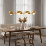 Boom-6-pomarańczowa-modernistyczna-lampa-wiszaca_-szęśc-kloszy_-oświetlenie-stołika-kawowego-w-salon.webp