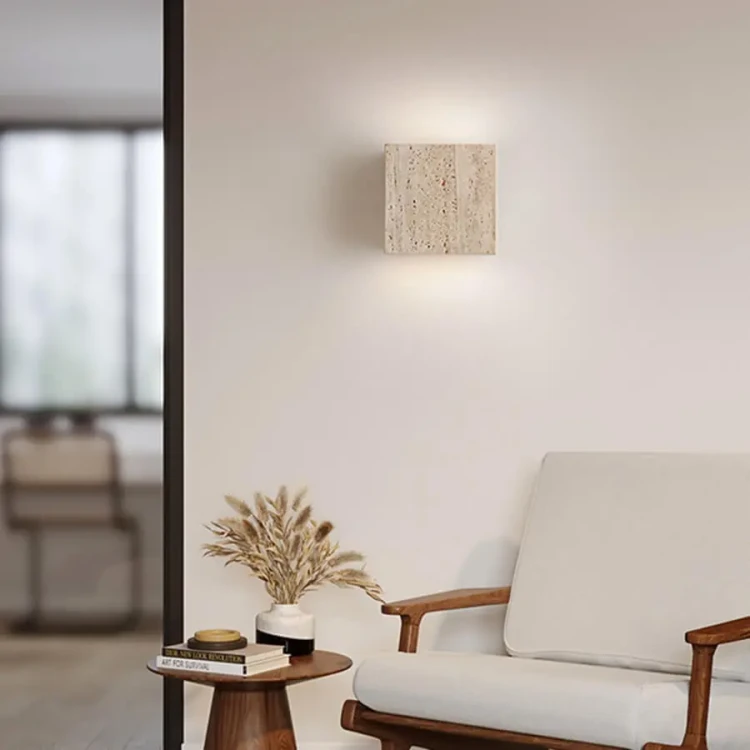 nowoczesna-lampa-ścienna-z-trawertynu-kwadratowa-23-cm.webp