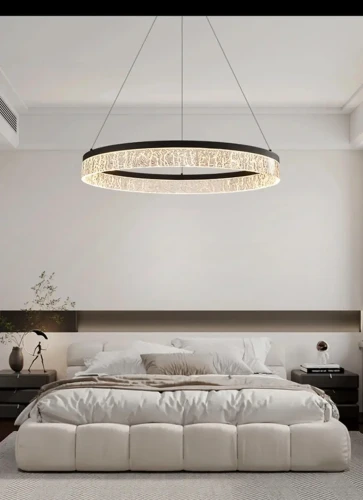 Czarna-lampa-wisząca-Aurevia-Black-60-w-eleganckiej-sypialni.webp