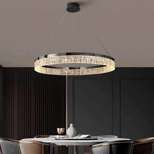 Designerska-lampa-glamour-Aurevia-Black-60-nad-stolik-w-salonie.webp