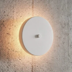 Kinkiet-Nemo-White-nowoczesna-lampa-ścienna-do-wnętrz-skandynawskich-i-japandi.webp