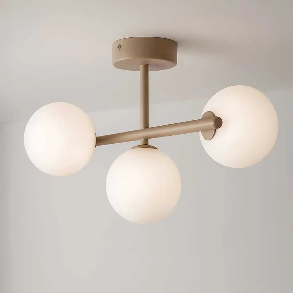 Beżowa-lampa-sufitowa-Ardi-3-z-trzema-mlecznymi-kloszami.webp