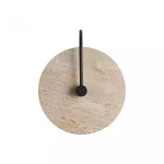 Kinkiet LED Natural 3 z naturalnego trawertynu i czarnego metalu.webp