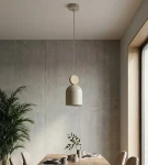 Lampa-wisząca-Mesi-1-Mocca-z-drewnianym-akcentem-w-stylu-loftowym.webp
