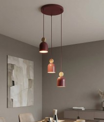 Bordowa lampa wisząca Mesi 3 z trzema kloszami do nowoczesnej jadalni i salonu..jpg