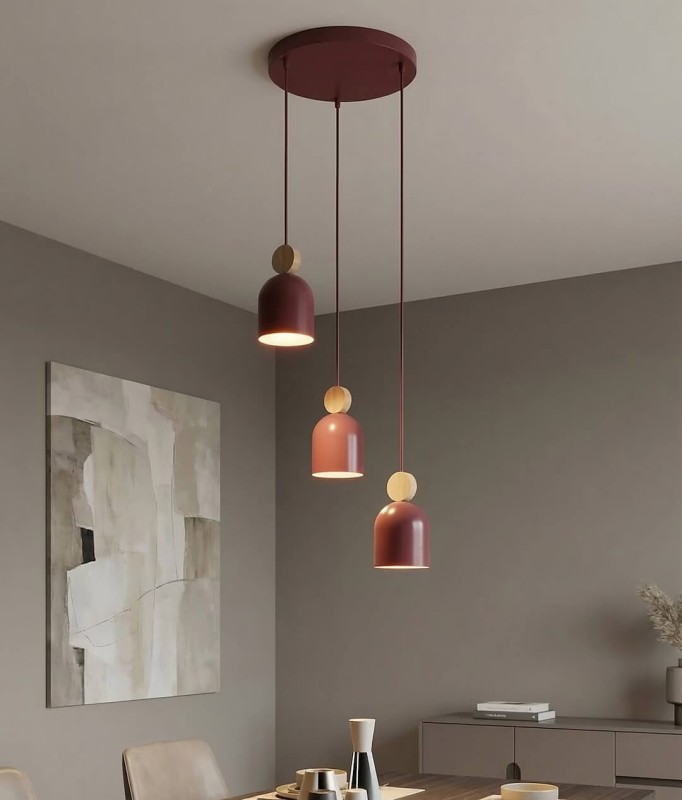 Bordowa lampa wisząca Mesi 3 z trzema kloszami do nowoczesnej jadalni i salonu..jpg