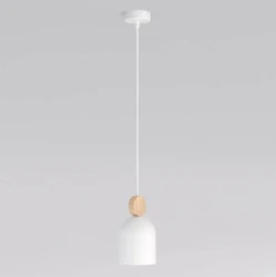 Biała-lampa-wisząca-Mesi-1-White-z-drewnem-do-kuchni-w-stylu-japandi.webp