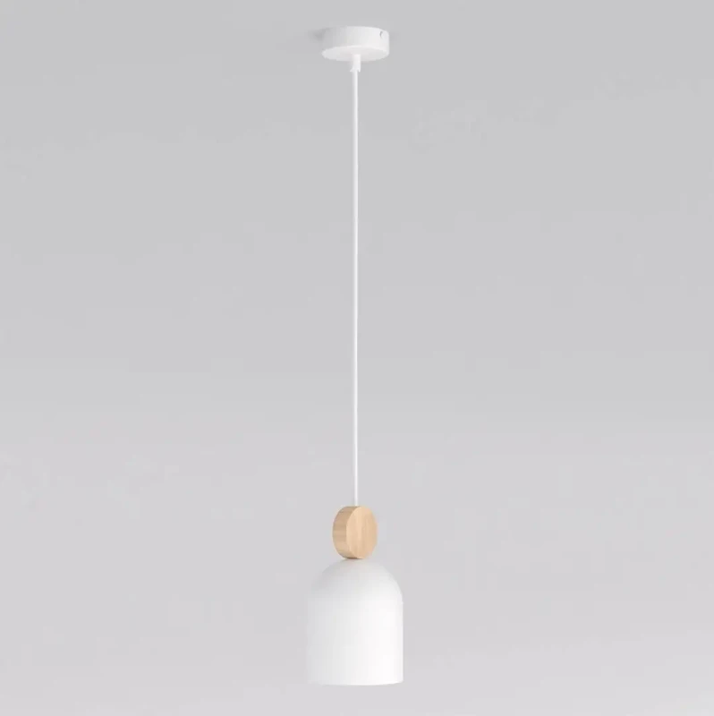 Biała-lampa-wisząca-Mesi-1-White-z-drewnem-do-kuchni-w-stylu-japandi.webp