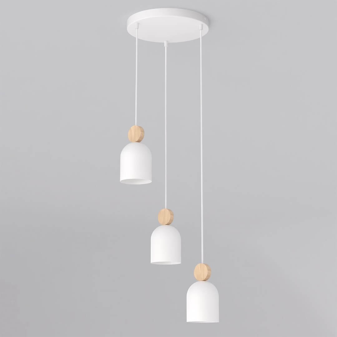 Mesi 3 White biała lampa wisząca z trzema kloszami nad wyspę kuchenną.jpeg