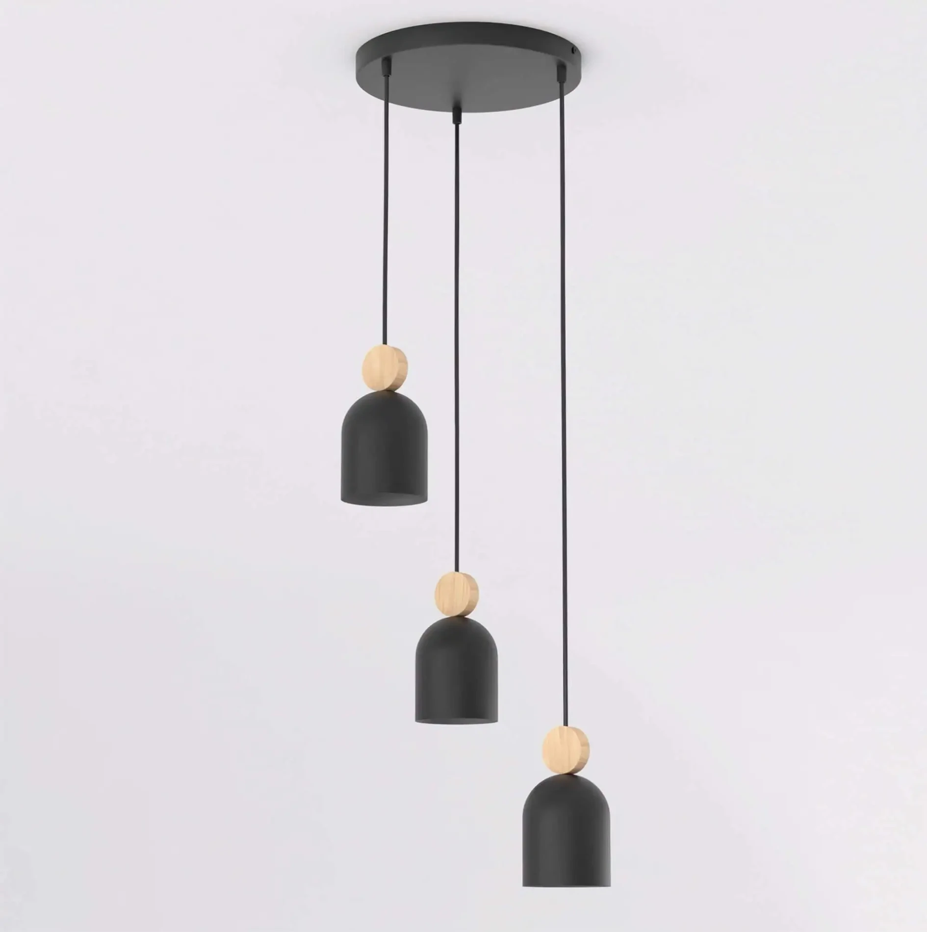 Mesi-3-Black-czarna-lampa-wisząca-z-trzema-kloszami-do-salonu.webp