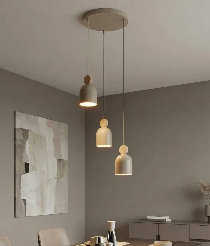 Mesi-3-Mocca-potrójna-lampa-wisząca-do-nowoczesnej-sypialni.webp