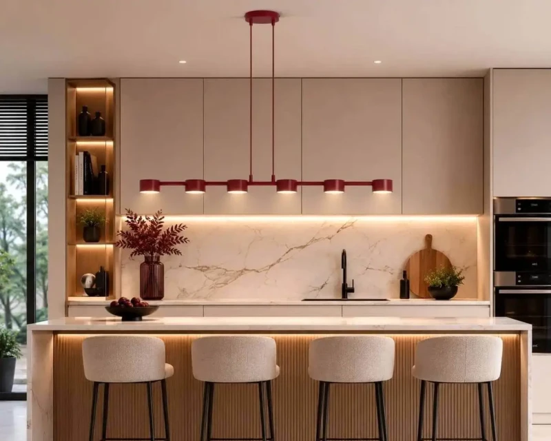 Lampa-wiszące-Megara-6-burgund-oświetlenie-wyspy-kuchennej-w-nowoczesnym-wnetrzu.webp