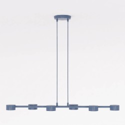 Niebieska lampa wisząca Megara Dusty Blue 6 – widok liniowej konstrukcji i sześciu kloszy.jpg