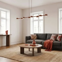 Długa-lampa-wisząca-w-kolorze-różowym-w-salonie-w-stylu-industrialnym-Megara-8-Coral.webp