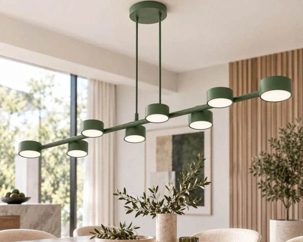 Megara-8-Olive-Green-długa-zielona-lampa-wisząca-w-nowoczesnej-aranżacji-wnętrza.-salonu.jpg