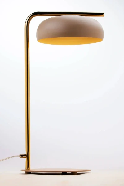Olaf-beżowa-lampka-biurkowa.webp