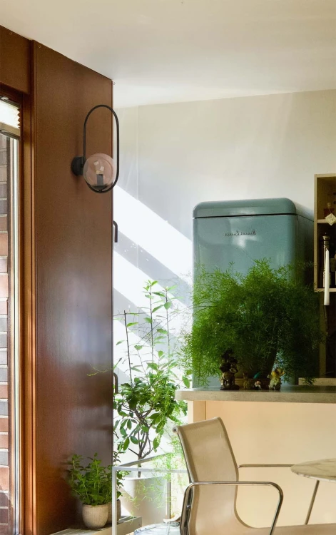 nowoczesny kinkiet Venta klosz szklany bursztynowy aranżacja.jpg