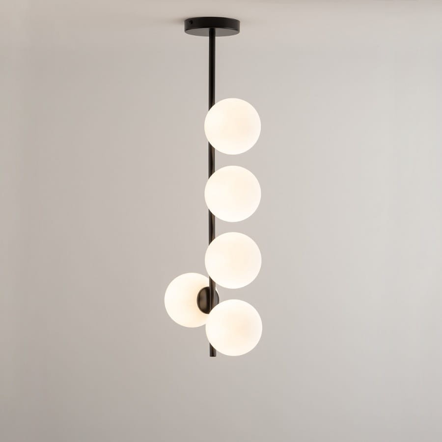 Lampa sufitowa pionowa, mleczne klosze -  Koral 5 33640 (2).jpg