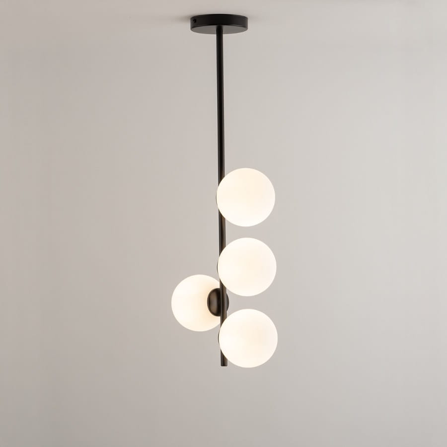 Lampa pionowa sufitowa, białe klosze, Koral 4 (2).jpg