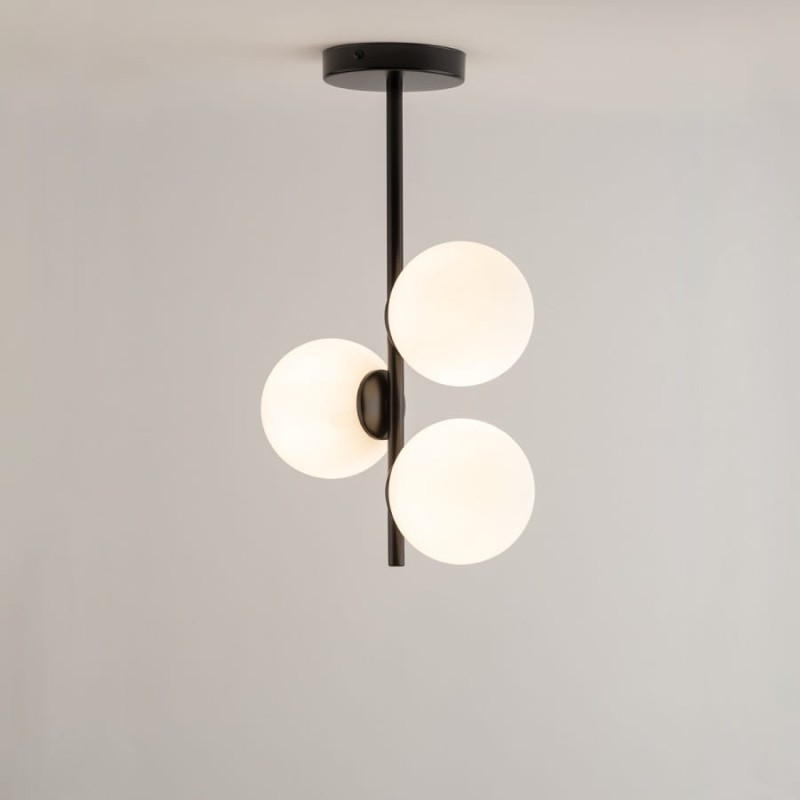 Pionowa lampa sufitowa, trzy białe klosze Koral 5 33638 (2).jpg