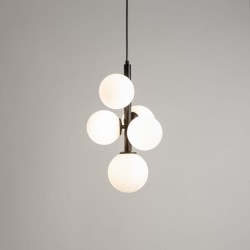 Lampa wisząca pionowa - czarna Perla 5 do salonu, białe klosze.jpg