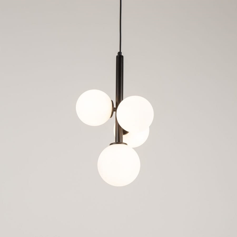 lampa wiszaca Perla 4 czarna, pionowa, oświetlenie jadalni,.jpg