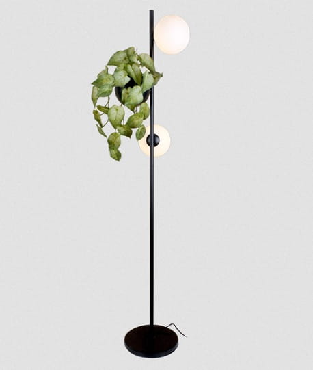 Herbarium Podłogowa - stojąca lampa czarna z kwietnikiem, dwa białe klosze.jpg