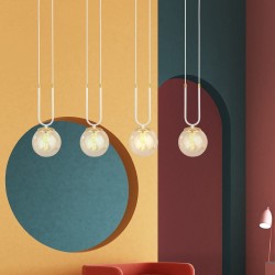 Glam 4 white - nowoczesna lampa wisząca nad stół w kuchni, klosze bursztynowe - aranżacja.jpg