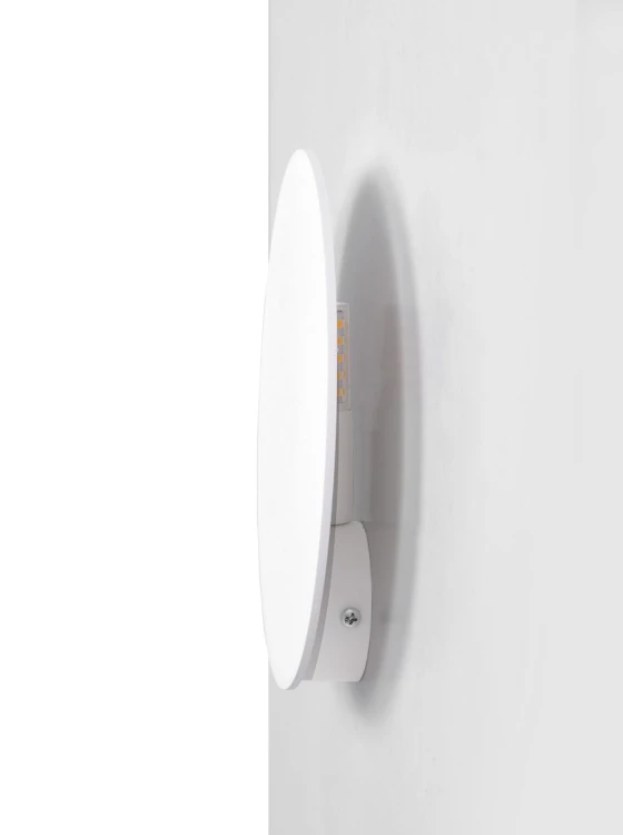 Pero 30 –  okrągły biały kinkiet do przedpokoju, średnica 30cm mocowanie