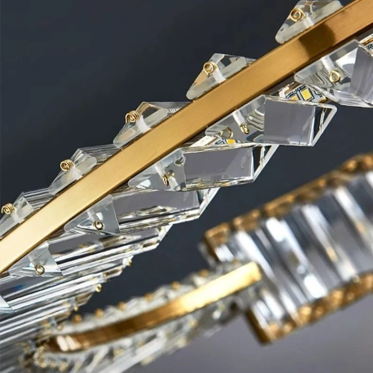 Konopi układ kryształow w lampie wiszącej kryształowej.jpg