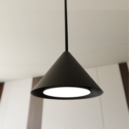 Elit Black 1 pojedyncza lampa wisząca w kolorze czarnym klosz aranżacja żarówka.jpg