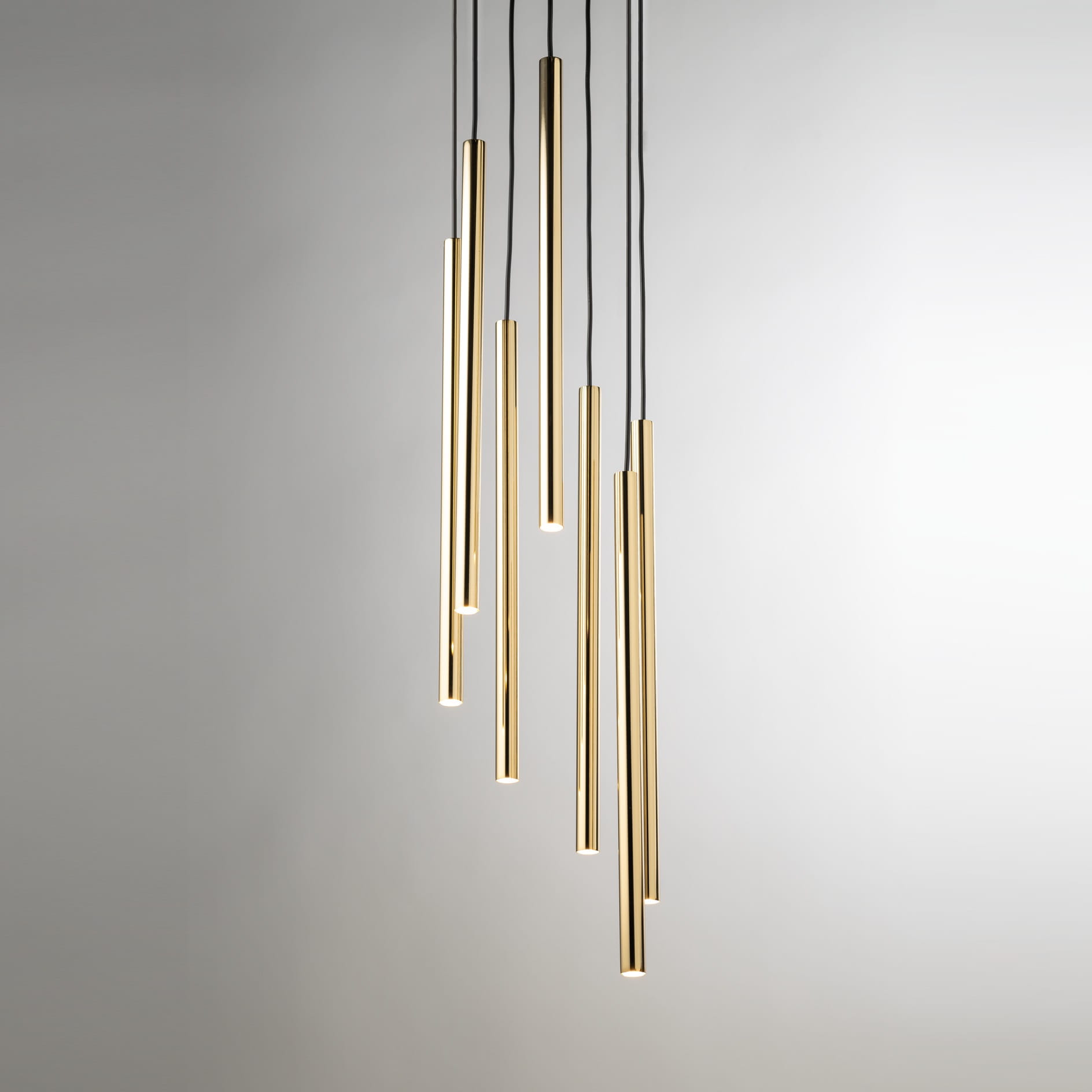 Lampa punktowa wisząca Sopel Lux 7 Złota – nowoczesne oświetlenie do wysokich wnętrz i antresoli klosze.jpg