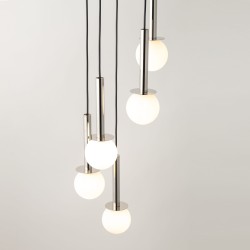 Daisy 5 nowoczesna lampa wisząca srebrna do kuchni, białe klosze kule.jpg