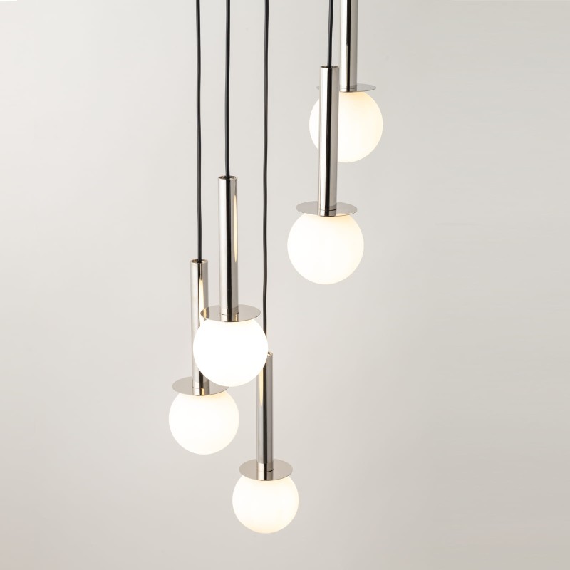 Daisy 5 nowoczesna lampa wisząca srebrna do kuchni, białe klosze kule.jpg