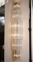 Kolumn 100 – luksusowy, kryształowy kinkiet, duża lampa ścienne o imponującej wysokości 100 cm, kolor złoty aranżcja.jpg