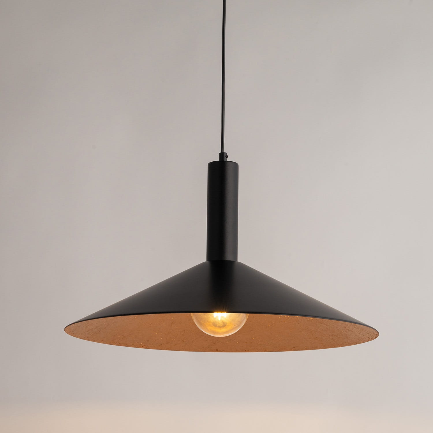 Capri 50 czarno miedziana lampa wisząca do jadalni stożek klosz.jpg