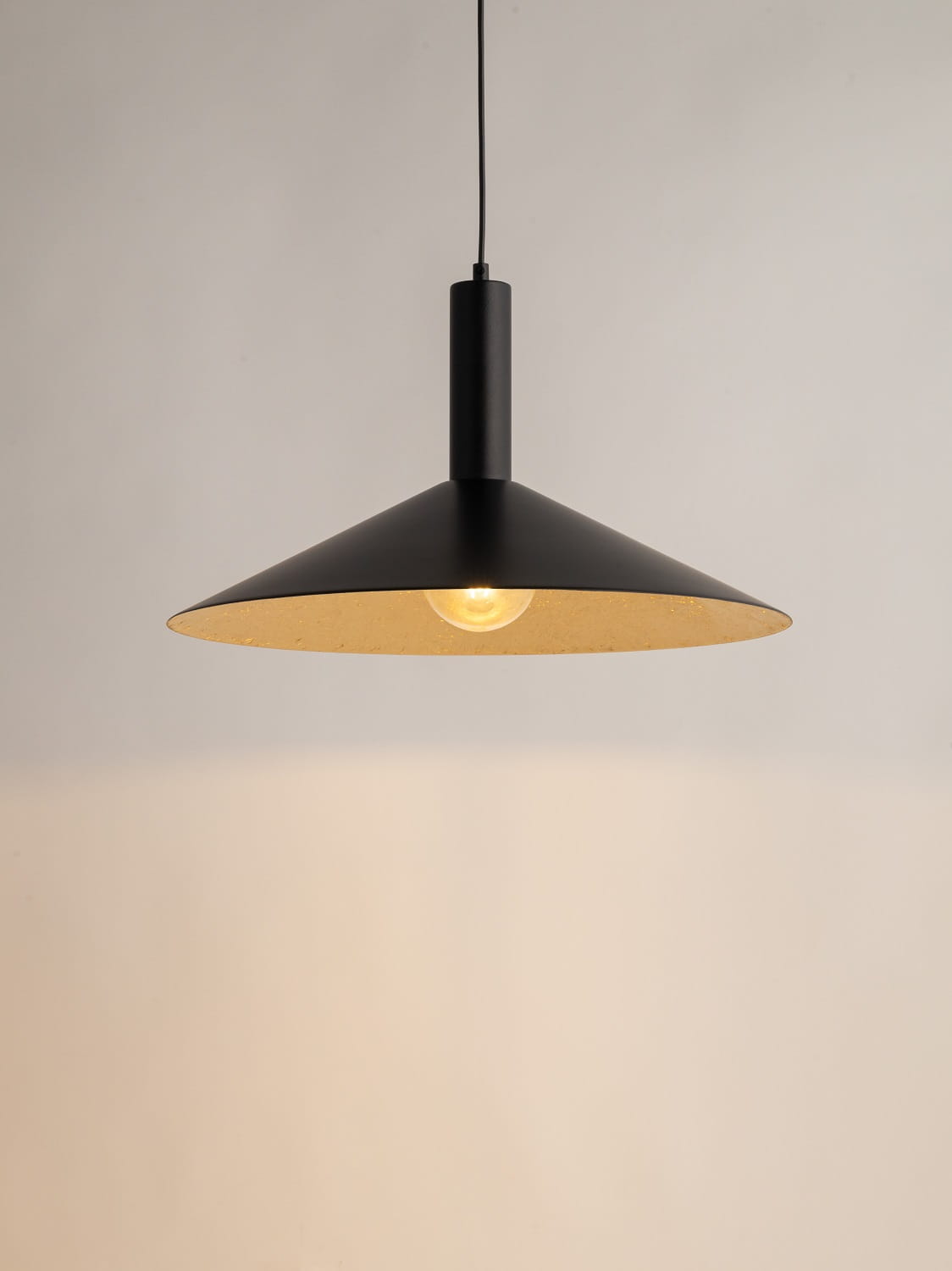 Capri 50 czarno złota lampa wisząca do nowoczesnych wnętrz klosz.jpg