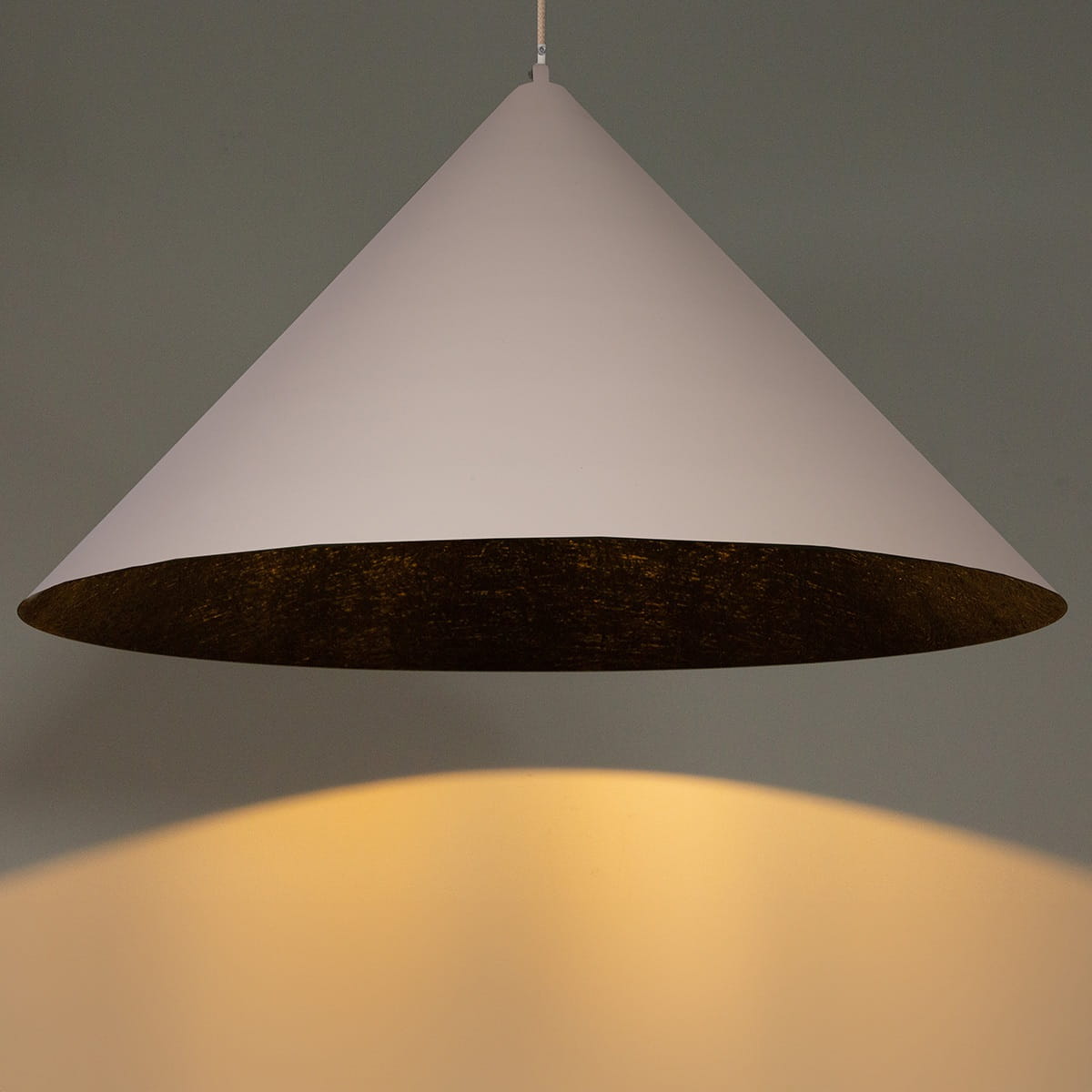 Lampa wisząca Vesuvio 70 beżowo czarna klosz.jpg