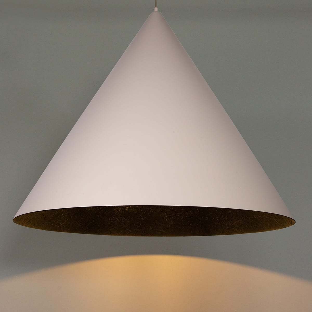 Lampa wisząca Vesuvio 77 beżowo czarna duża klosz.jpg