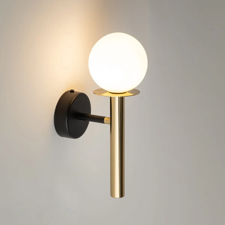 DAISY 1 kinkiet złoty biały światło.jpg