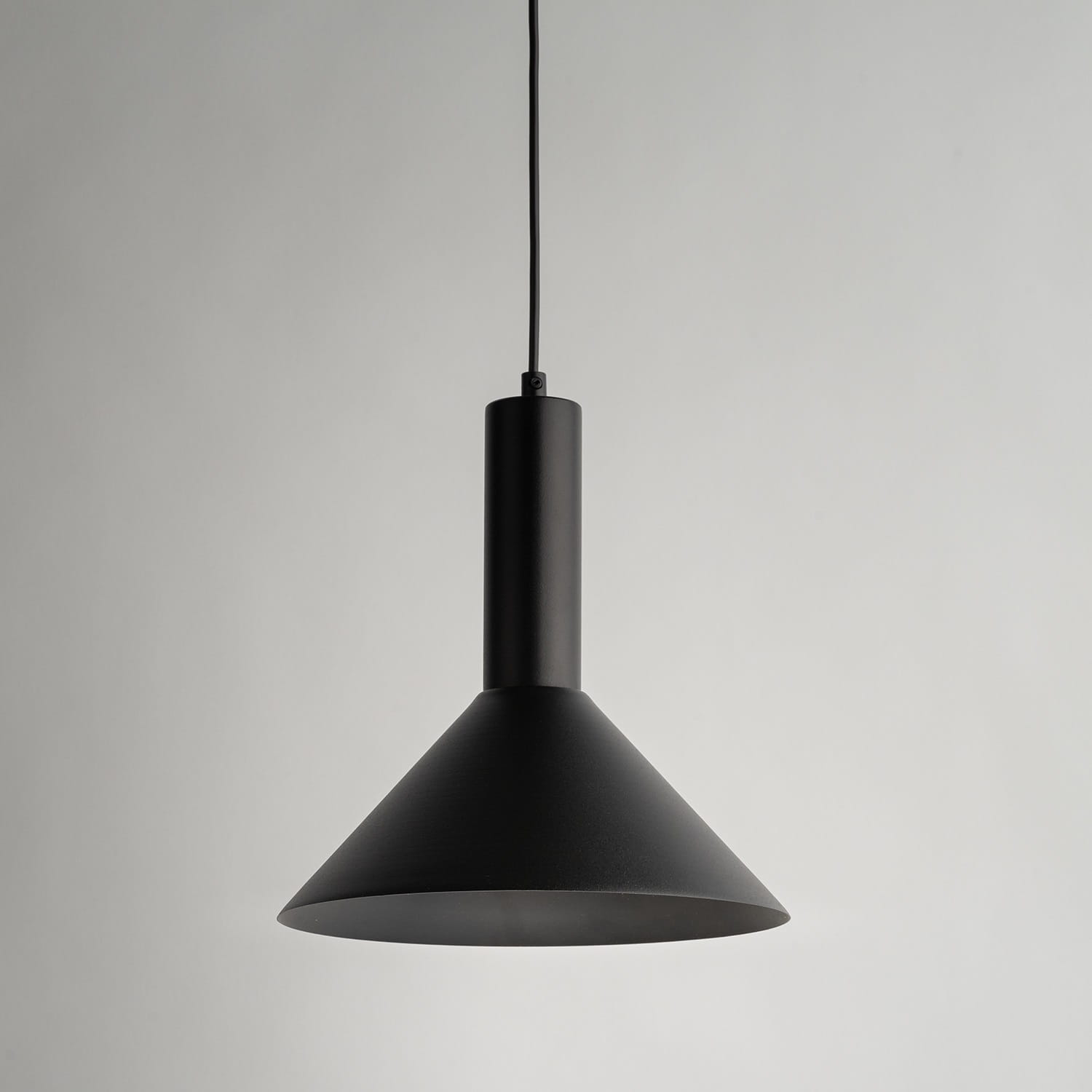 VITRUM zwis stożek czarny- lampa wiszaca industrialna w nowoczesnym stylu klos (2).jpg