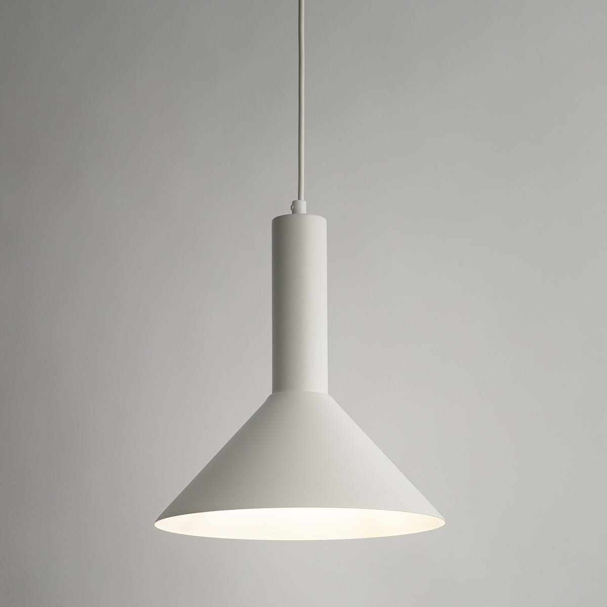 Vitrum stożek biały- lampa wiszaca  w nowoczesnym stylu, minimalistyczna klosz (2).jpg