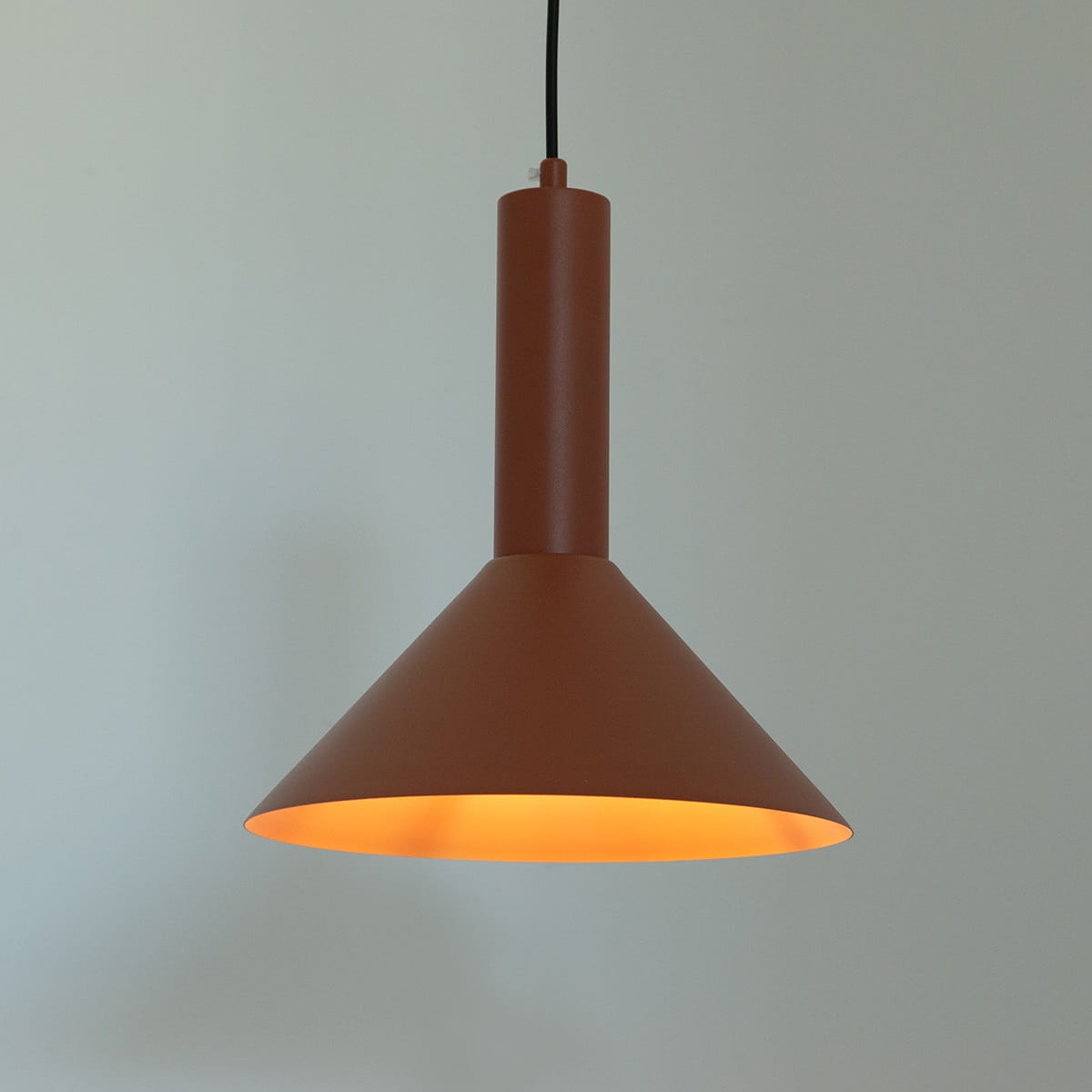 Vitrum stożek ceglany - minimaliztyczna lampa wisząca do kuchni klosz.jpg