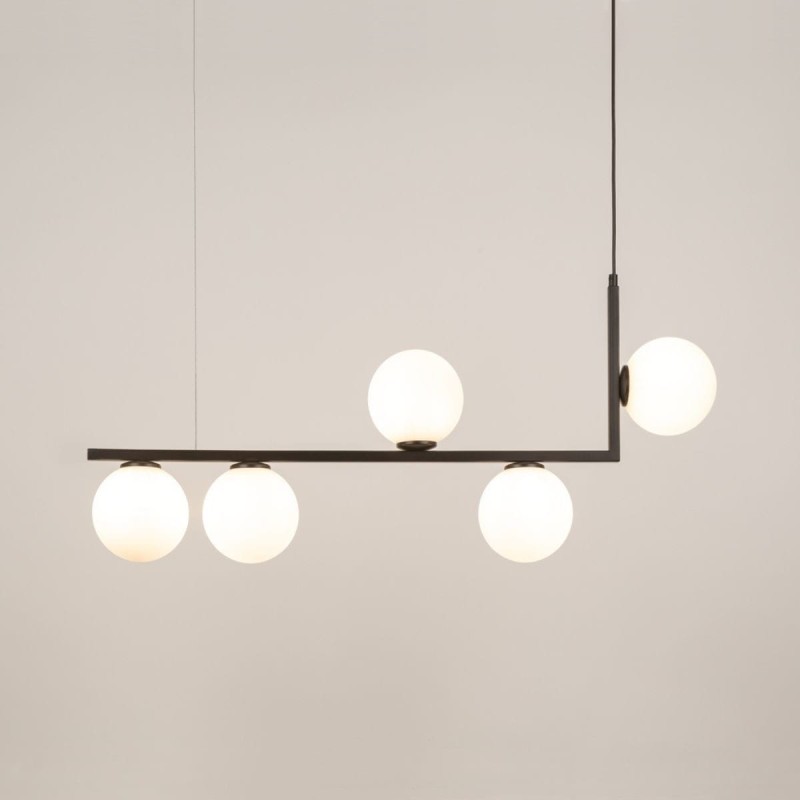 Andy 5 czarny- lampa wisząca liniowa z mlecznymi kloszami aranżacja zapalone klosze.jpg