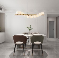 Lampa wisząca Stretto – nowoczesne oświetlenie w złotym odcieniu z 11 mlecznymi kloszami aranżacja 2.jpg